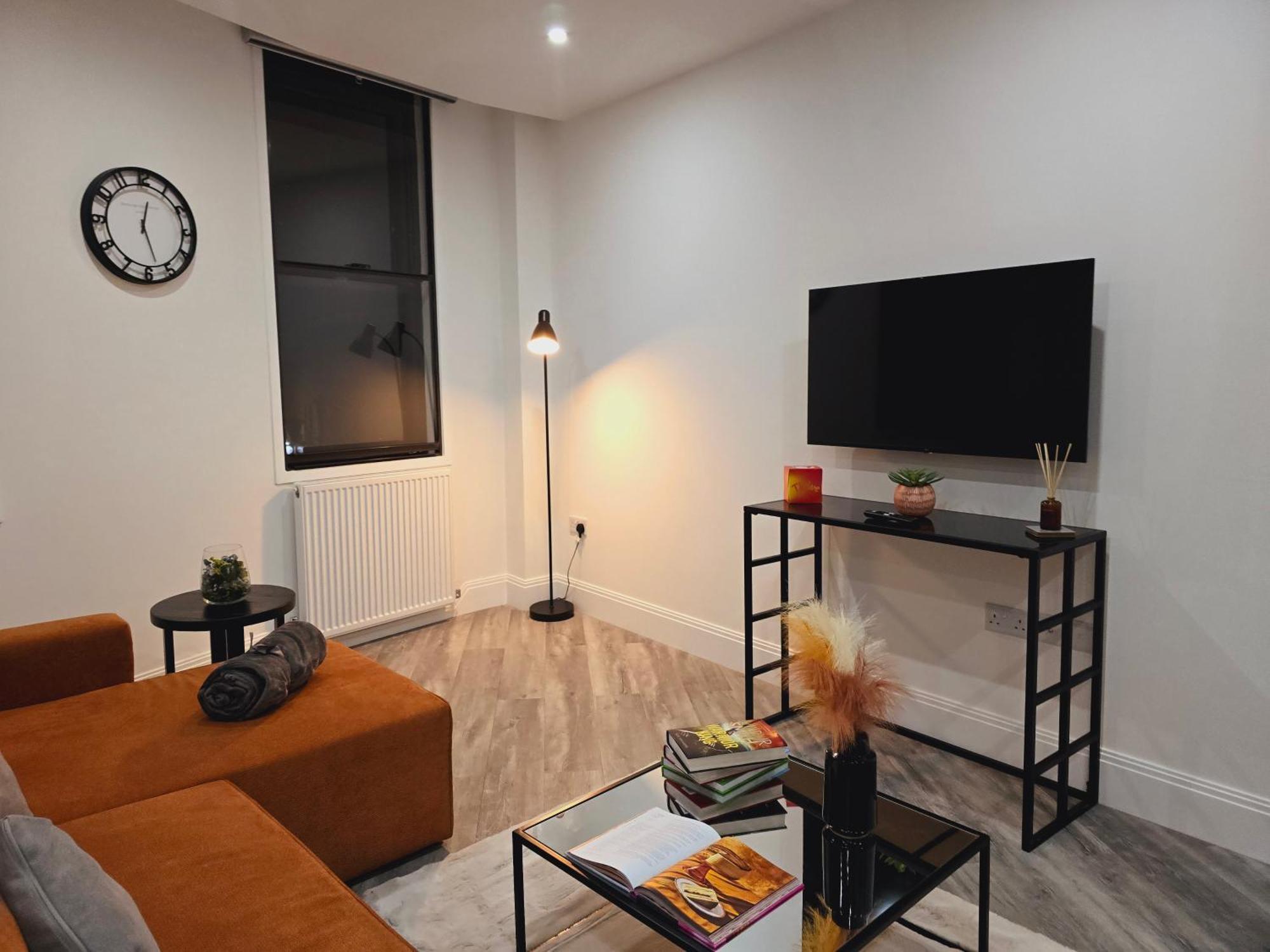 Abbey Corner By Nivaas Apartment Рединг Екстериор снимка