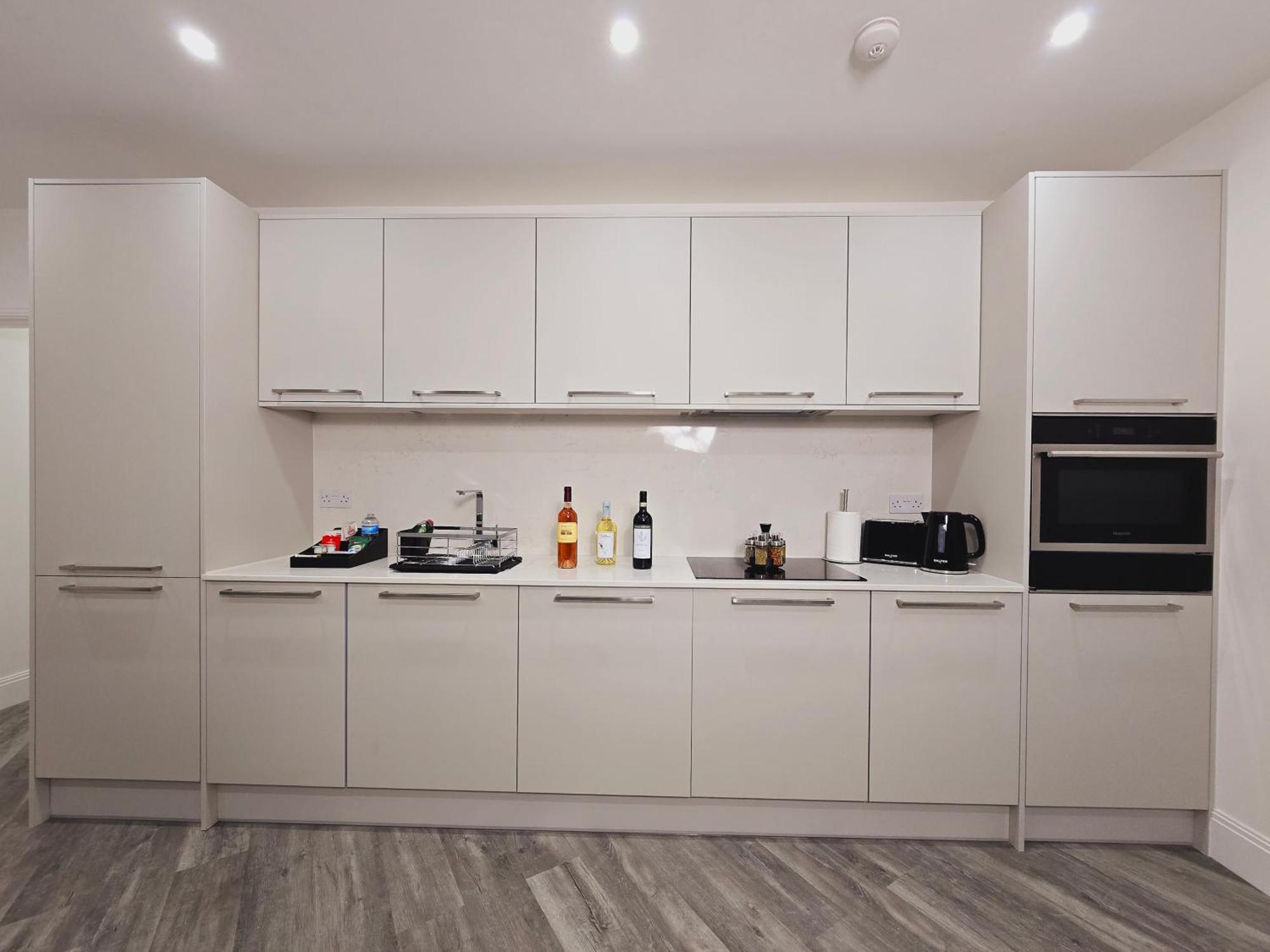 Abbey Corner By Nivaas Apartment Рединг Екстериор снимка