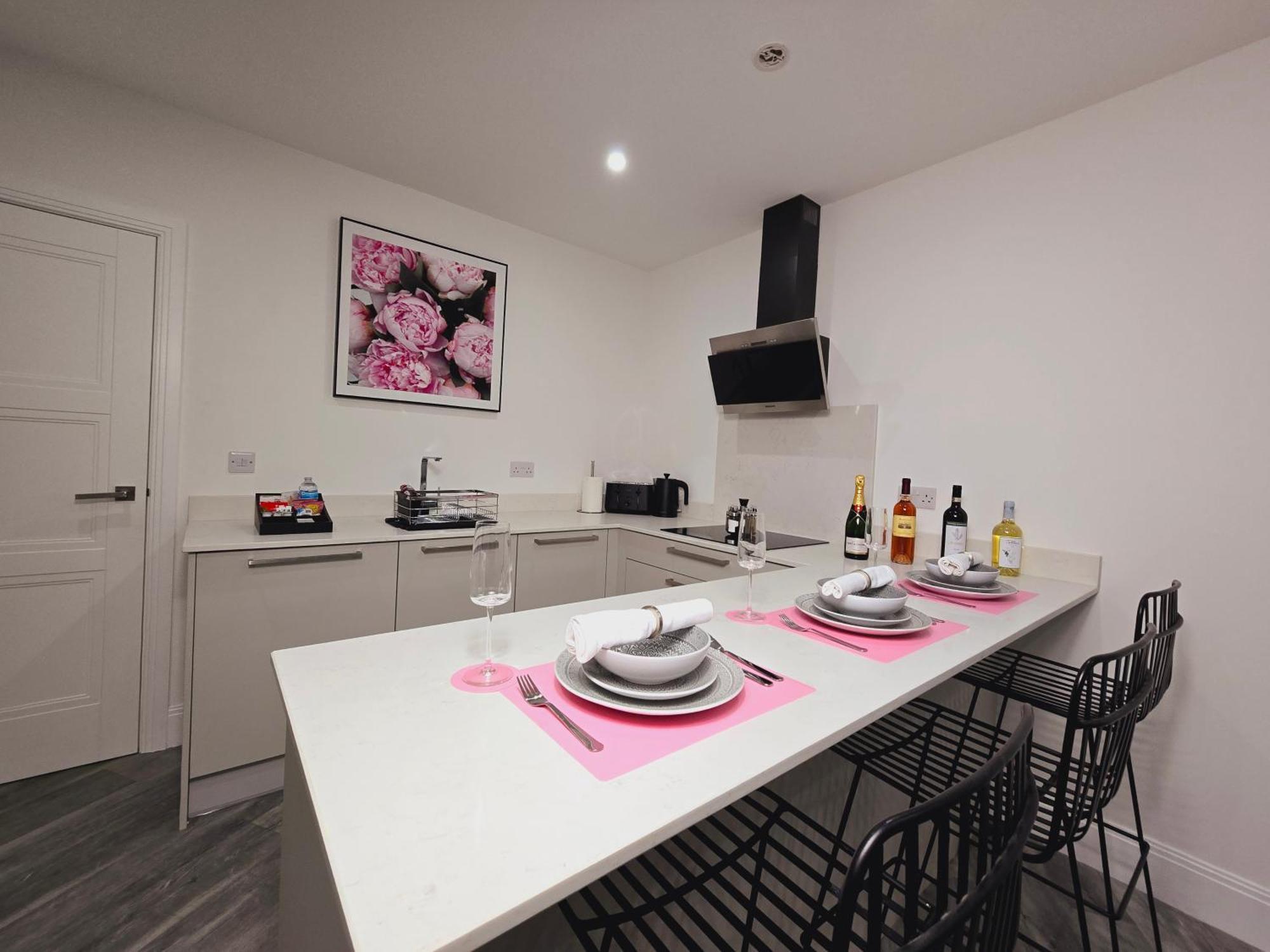 Abbey Corner By Nivaas Apartment Рединг Екстериор снимка