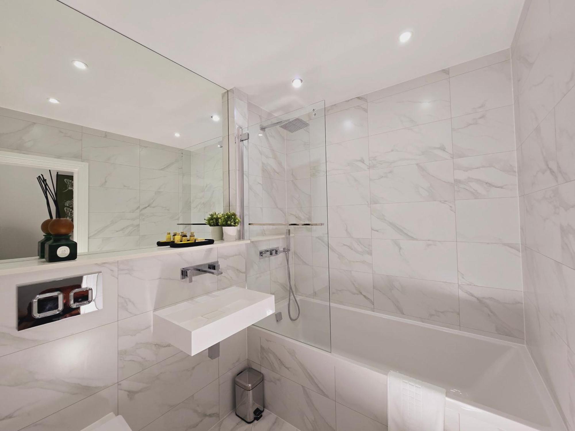 Abbey Corner By Nivaas Apartment Рединг Екстериор снимка