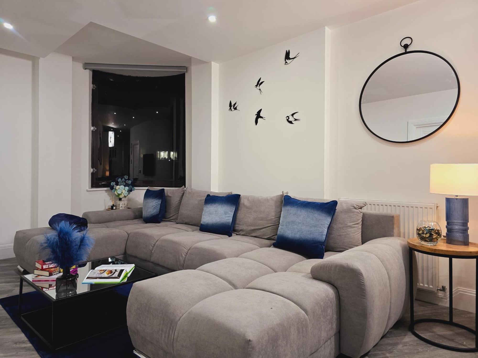 Abbey Corner By Nivaas Apartment Рединг Екстериор снимка