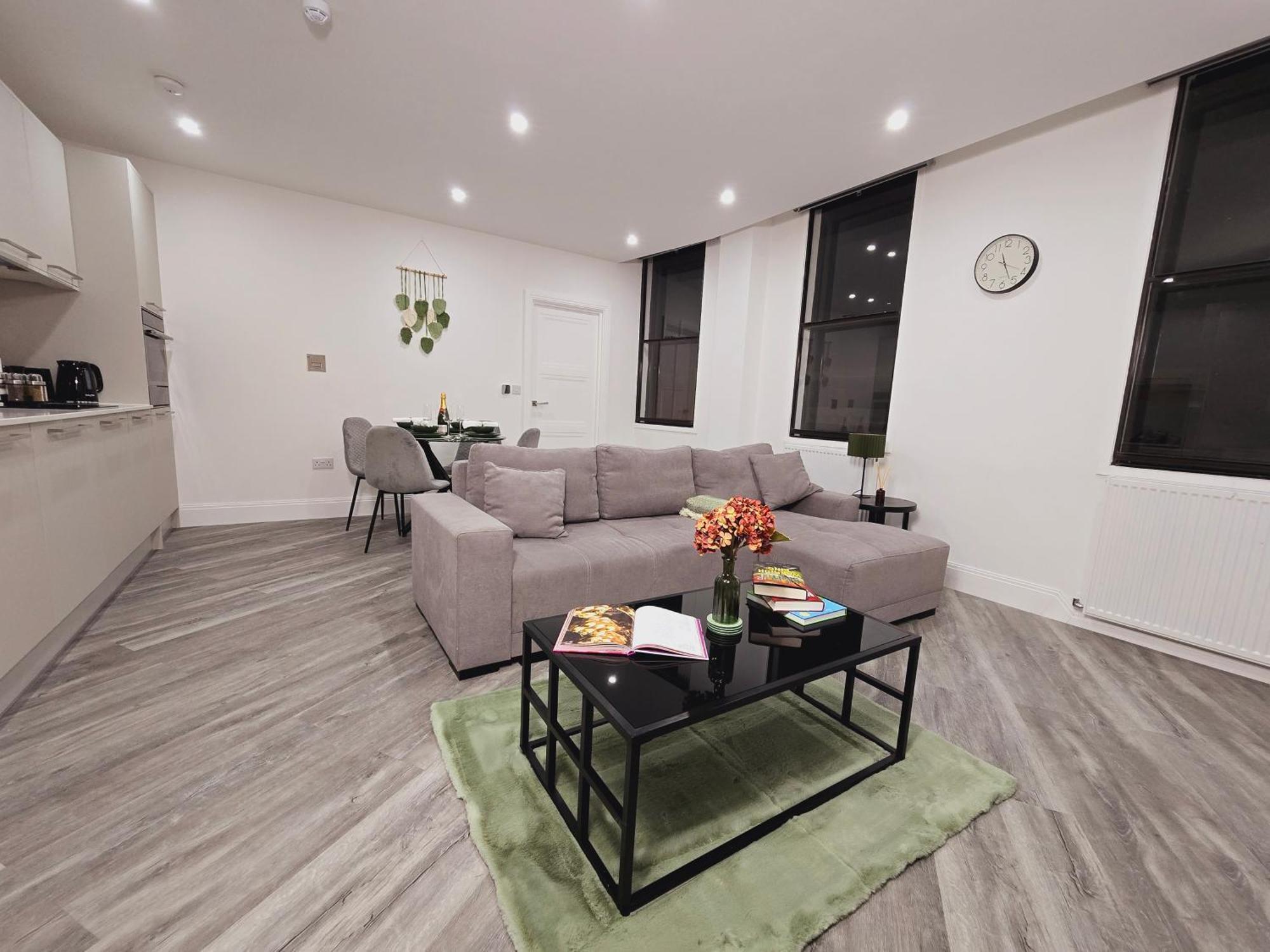 Abbey Corner By Nivaas Apartment Рединг Екстериор снимка
