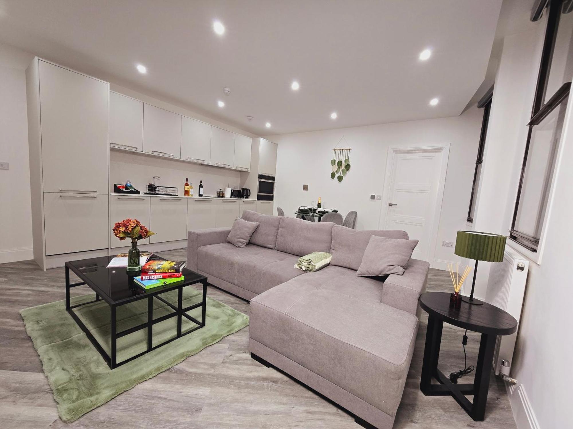 Abbey Corner By Nivaas Apartment Рединг Екстериор снимка
